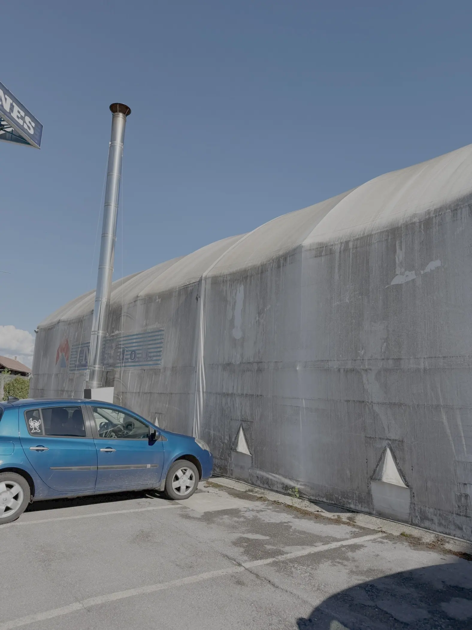 Industrijski objekt pred čiščenjem